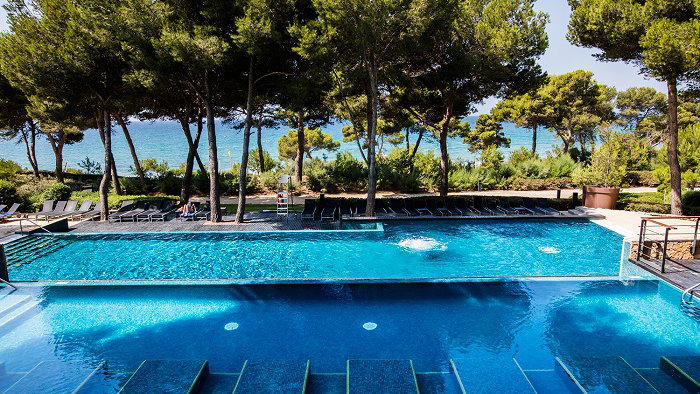 Lumine Beach Club reopens after €95,000 renovation